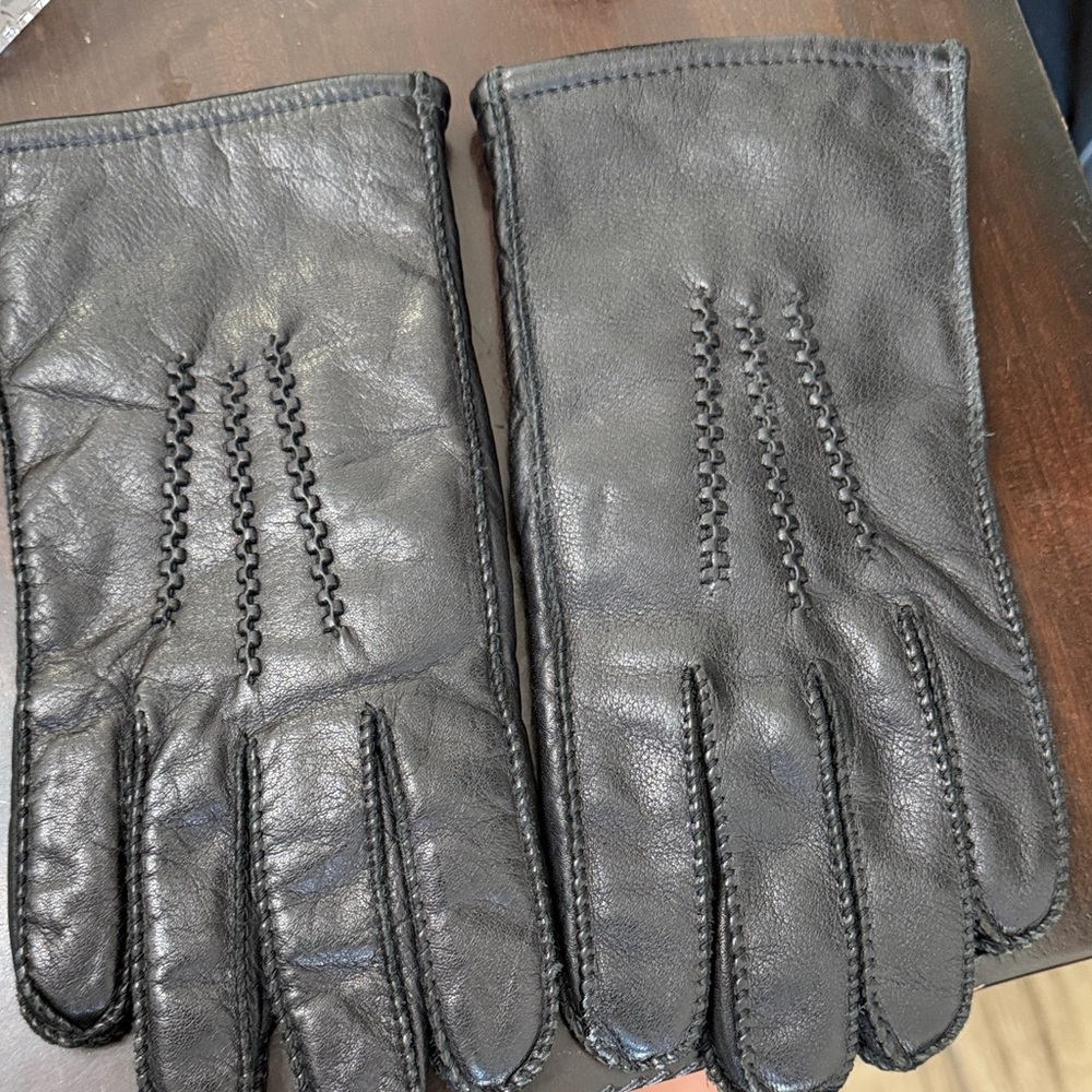Vintage Women’s Black Leather Gloves  with plush lining ✨Medium